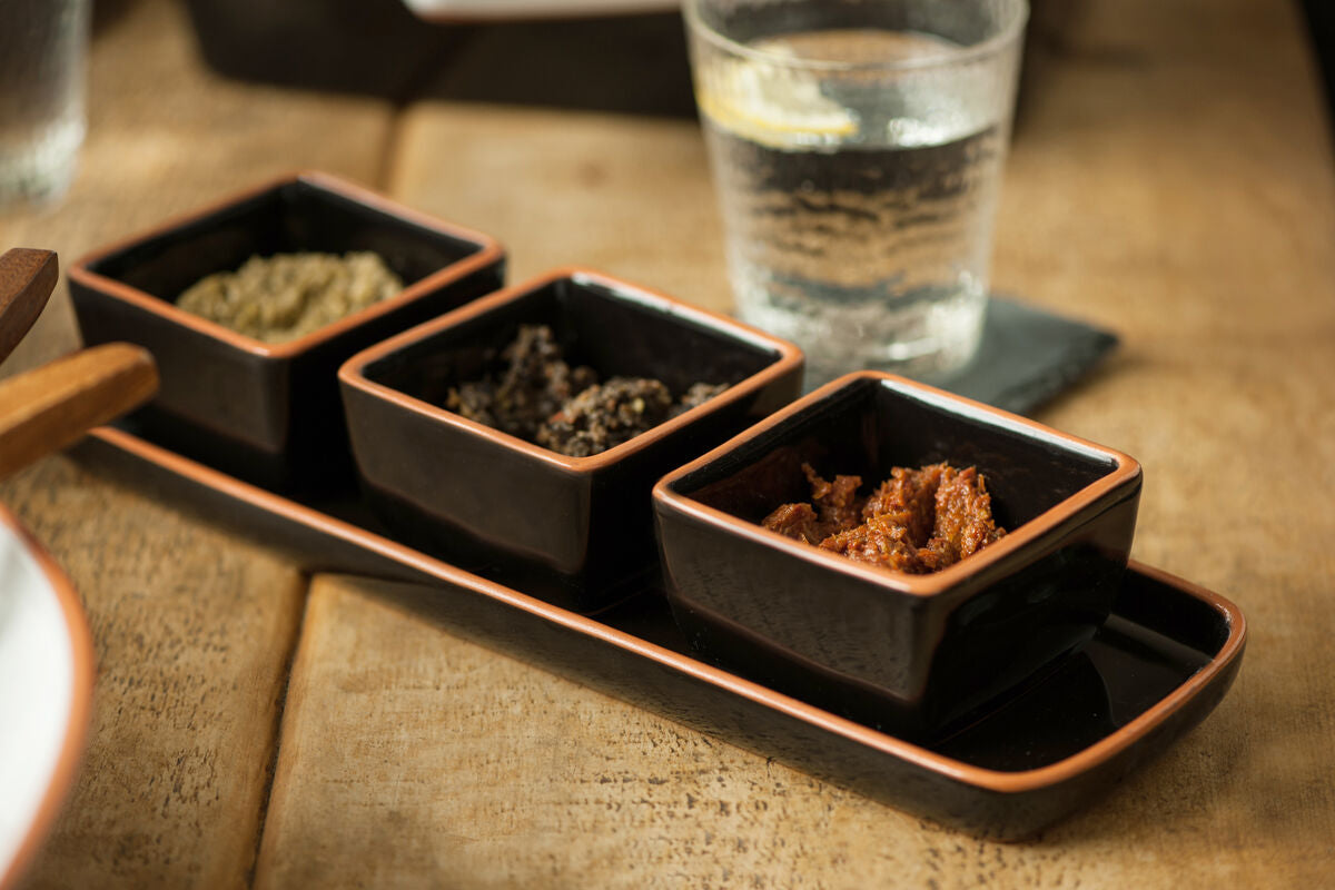 Orsina Calisto set of 3 terracotta dip bowls with black serving tray