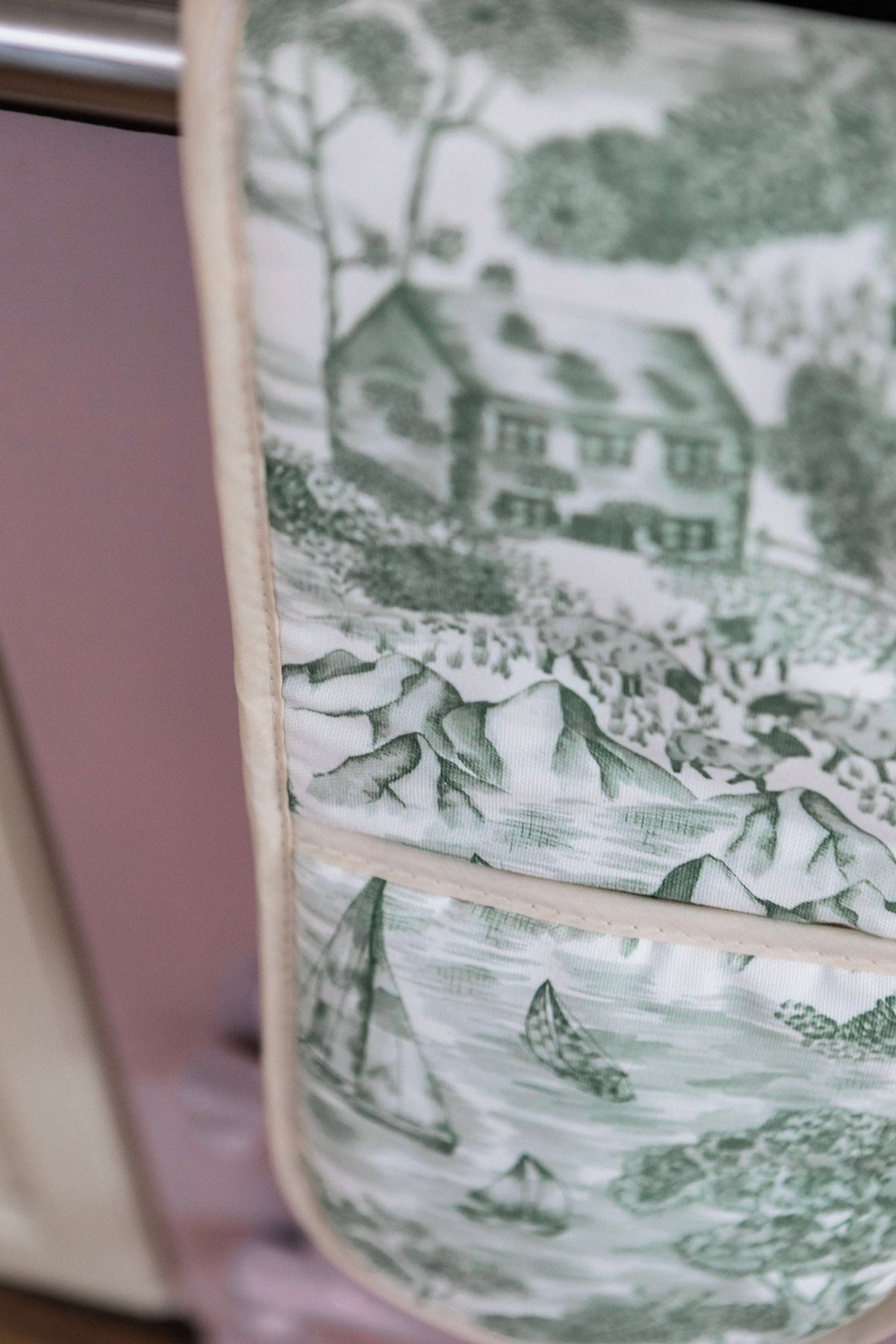 Avalon Home UK Lake District Toile oven glove with a scenic toile pattern, heat-resistant kitchen accessory.