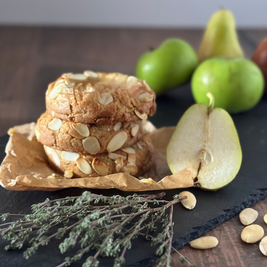 Harvest Pause: pear, almond & thyme cookie