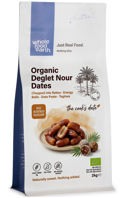 Organic Deglet Nour dates from Whole Food Earth, pitted dried fruit with rich, caramel-like color and glossy surface.