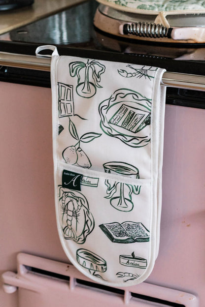 Avalon Home UK oven glove featuring a spring and summer floral design, designed for safe handling of hot cookware.