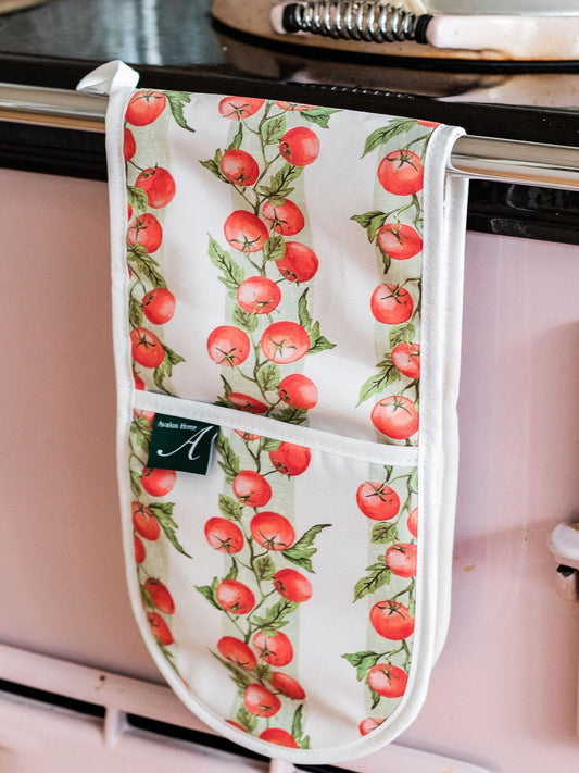 Vine tomato oven glove from Avalon Home UK featuring a vibrant tomato design, ideal for handling hot cookware in the kitchen.
