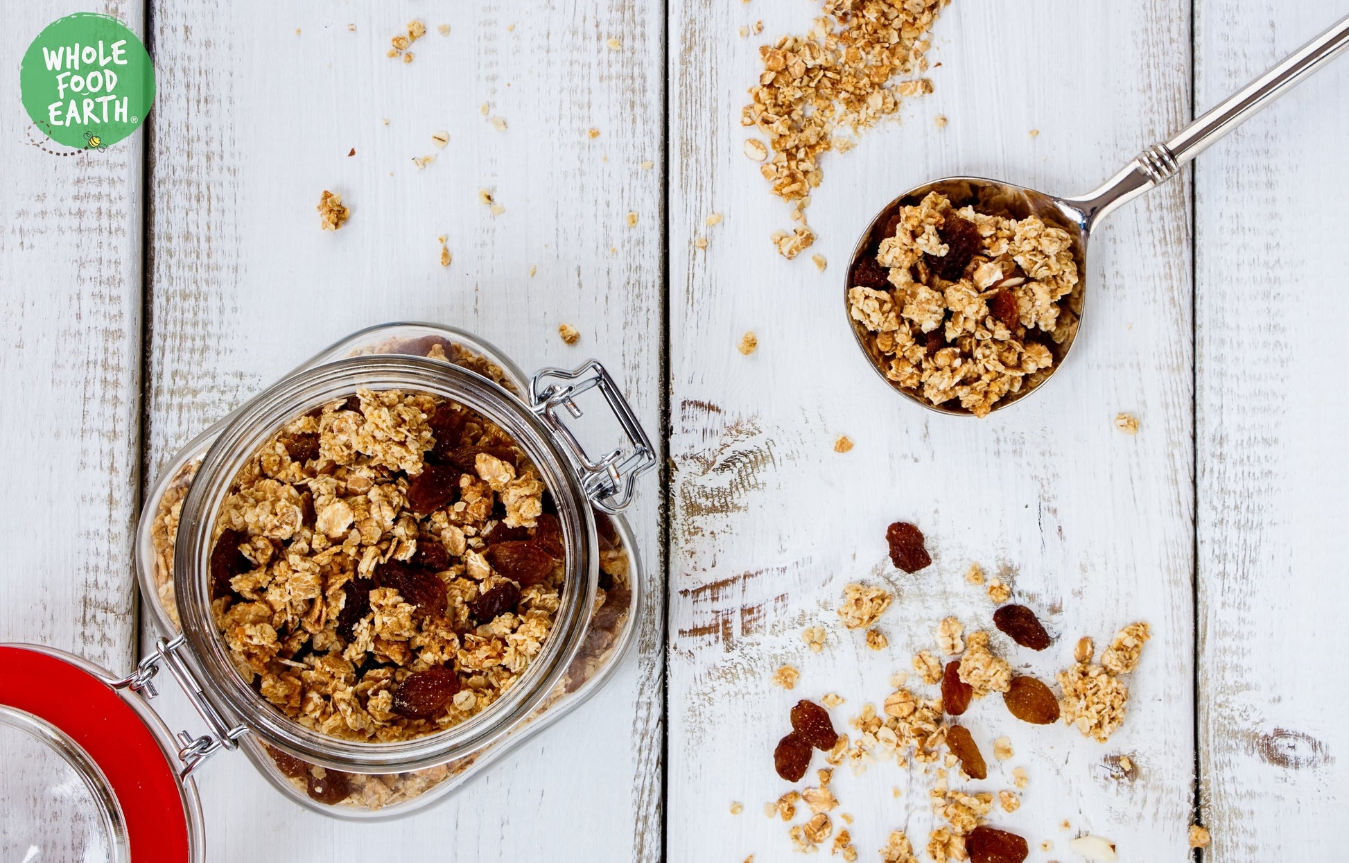 Honey toasted oat and rice crisps clusters from Whole Food Earth, nuts and seeds snack with crunchy texture and golden appearance.