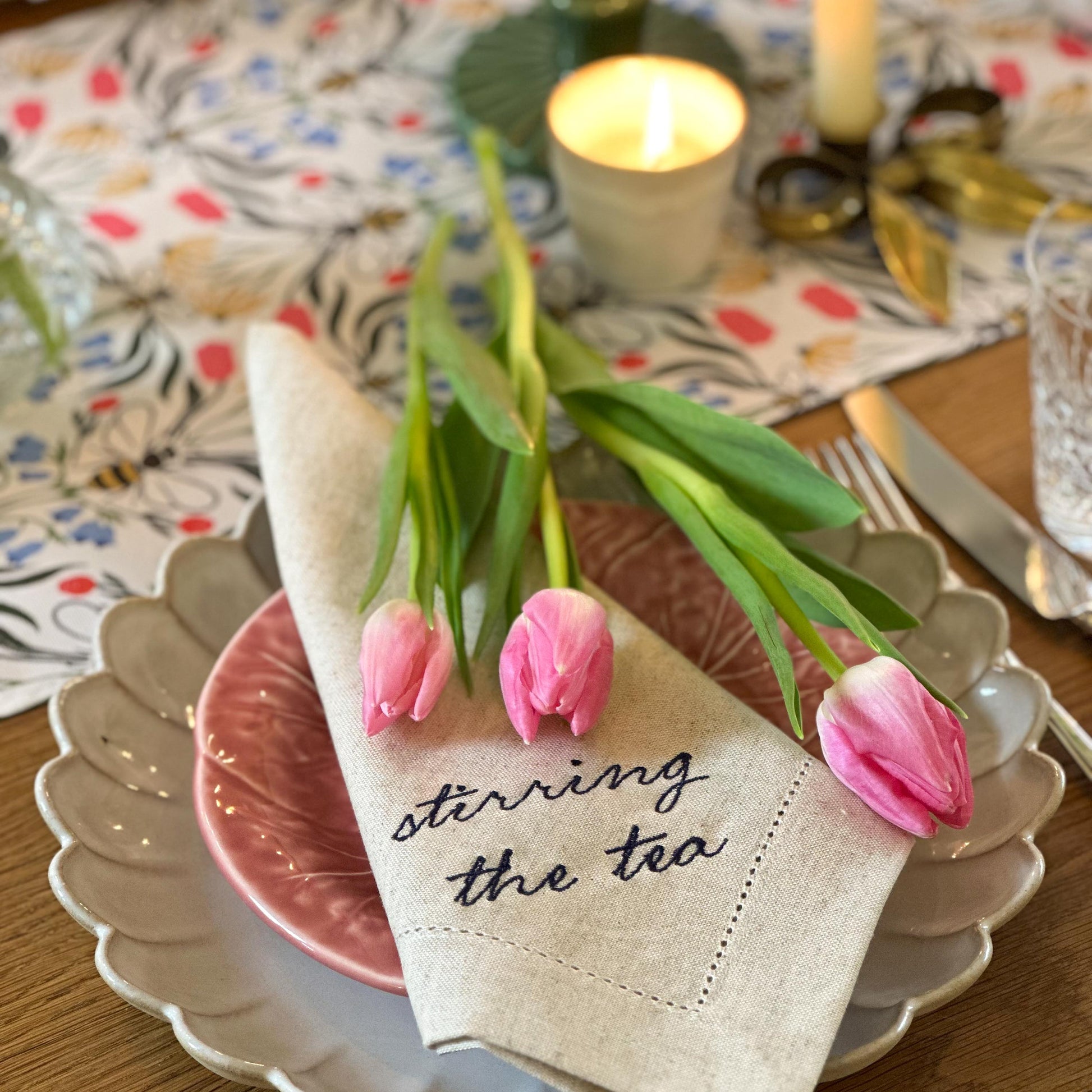 British Bees table runner by Avalon Home UK featuring a charming bees and honeycomb pattern on natural linen fabric.