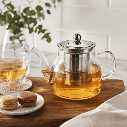Camellios teapot with infuser for brewing tea, made of glazed ceramic with a handle and spout, ideal for loose leaf tea brewing.
