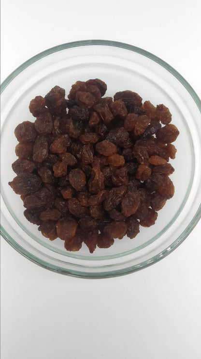 Australian Sultanas dried fruit from Whole Food Earth, close-up of golden, plump sultanas on a white background.