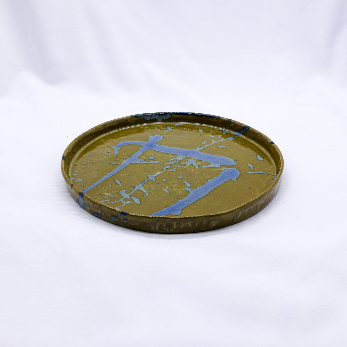 23 cm Oliveflow smoked grey large stoneware ceramic dinner plate by Ribera Handmade Ceramics, showcasing its handmade textured surface.