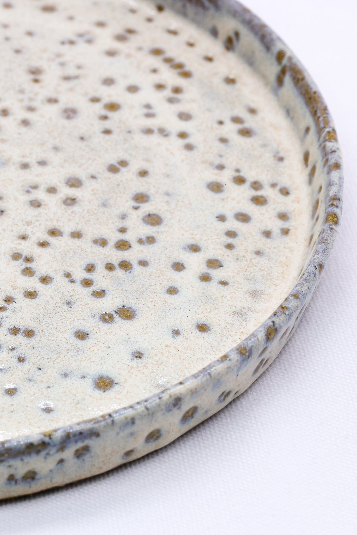 23 cm Saltfoam stoneware handmade ceramic dinner plate by Ribera Handmade Ceramics, showcasing a smooth, natural glazed surface.