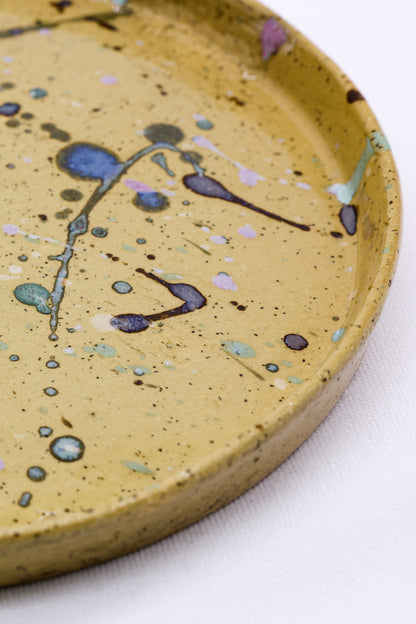 23 cm Oliva stoneware ceramic dinner plate by Ribera Handmade Ceramics, showcasing a handcrafted, textured olive-green design.