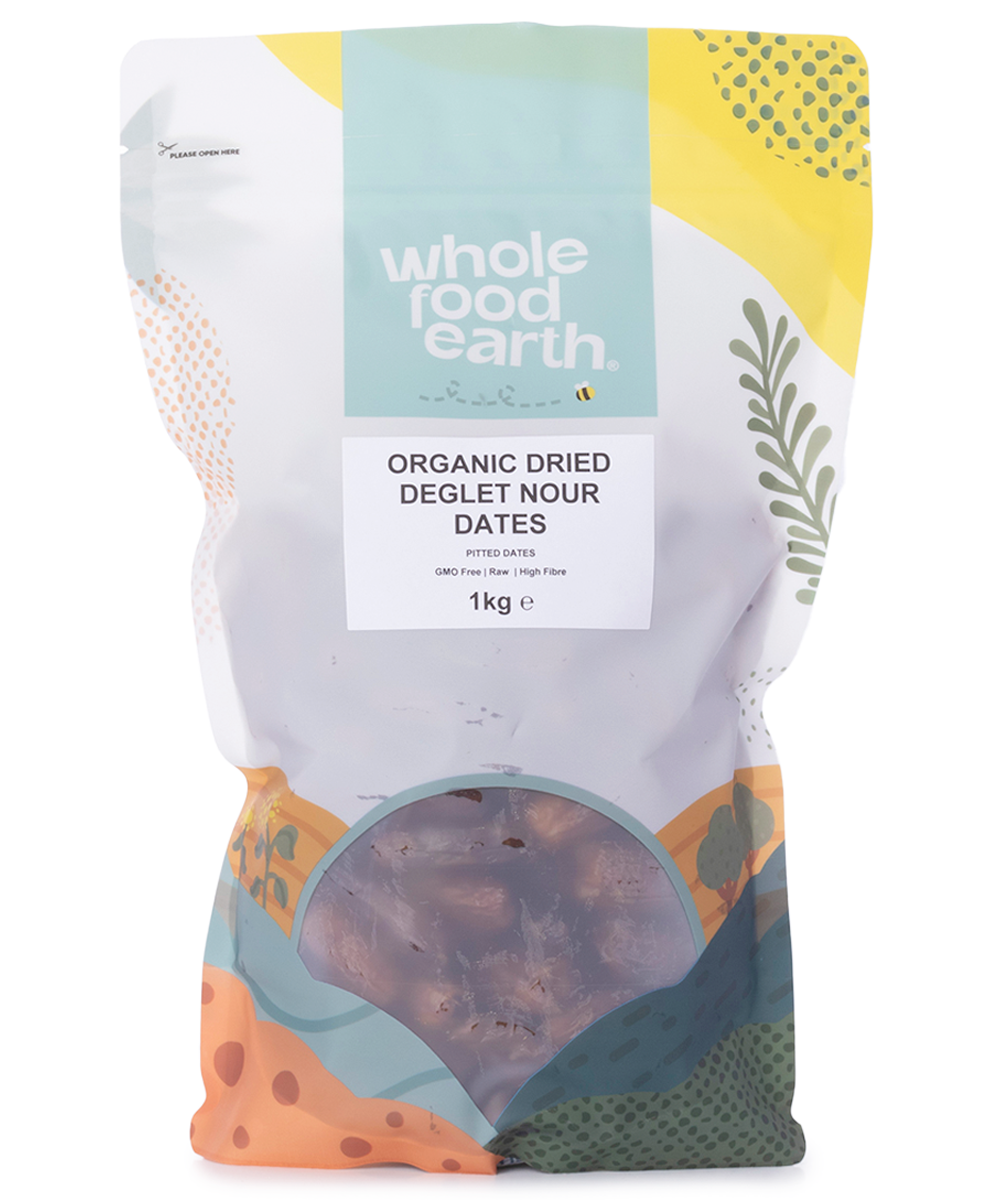 Organic Deglet Nour dates from Whole Food Earth, pitted dried fruit in a 1kg package, showcasing glossy, plump dates.