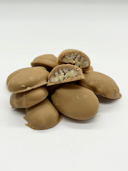 Gorvett & Stone blond pecans in a bowl, showing their light golden color and crunchy texture.