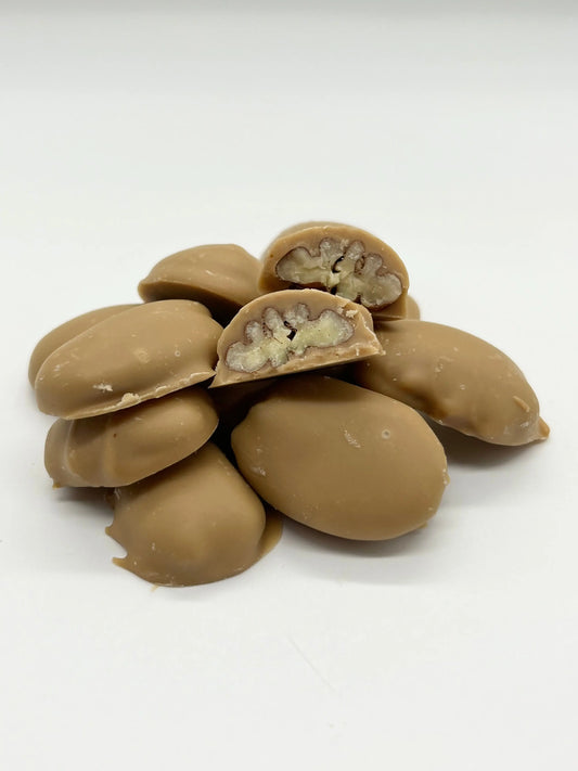 Gorvett & Stone blond pecans in a bowl, showing their light golden color and crunchy texture.
