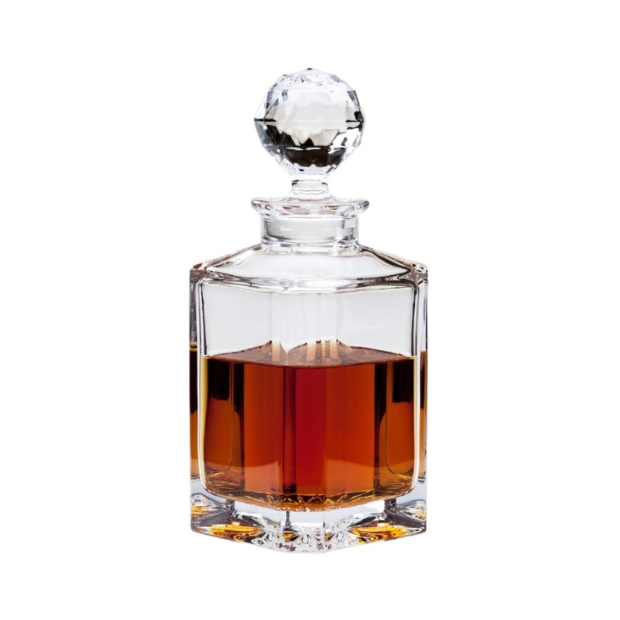 Crystal square decanter by Glassware UK with a sleek 0.8L glass design, featuring a wide square base and a narrow neck.