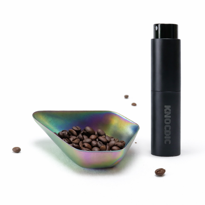 KNOCDIC® bean dosing bowl and RDT spray bottle set for coffee brewing, featuring durable ceramic bowl and plastic spray bottle.