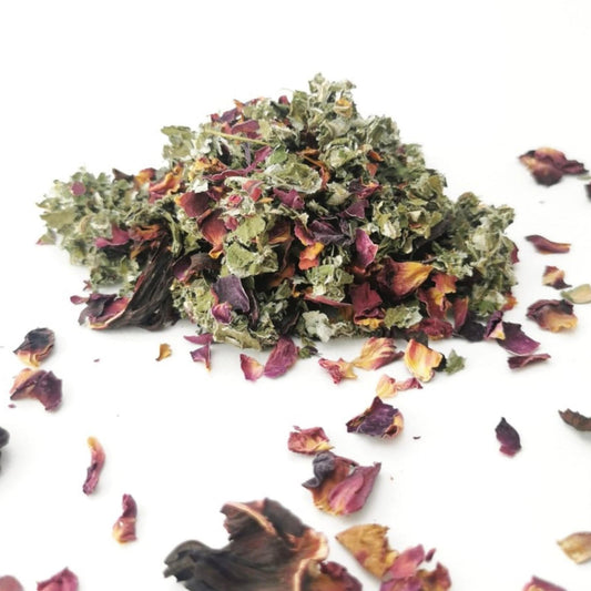 Porter Hill Tea Company Rubus et al. herbal tea with raspberry leaf for women's health, featuring fresh-looking raspberry leaves.