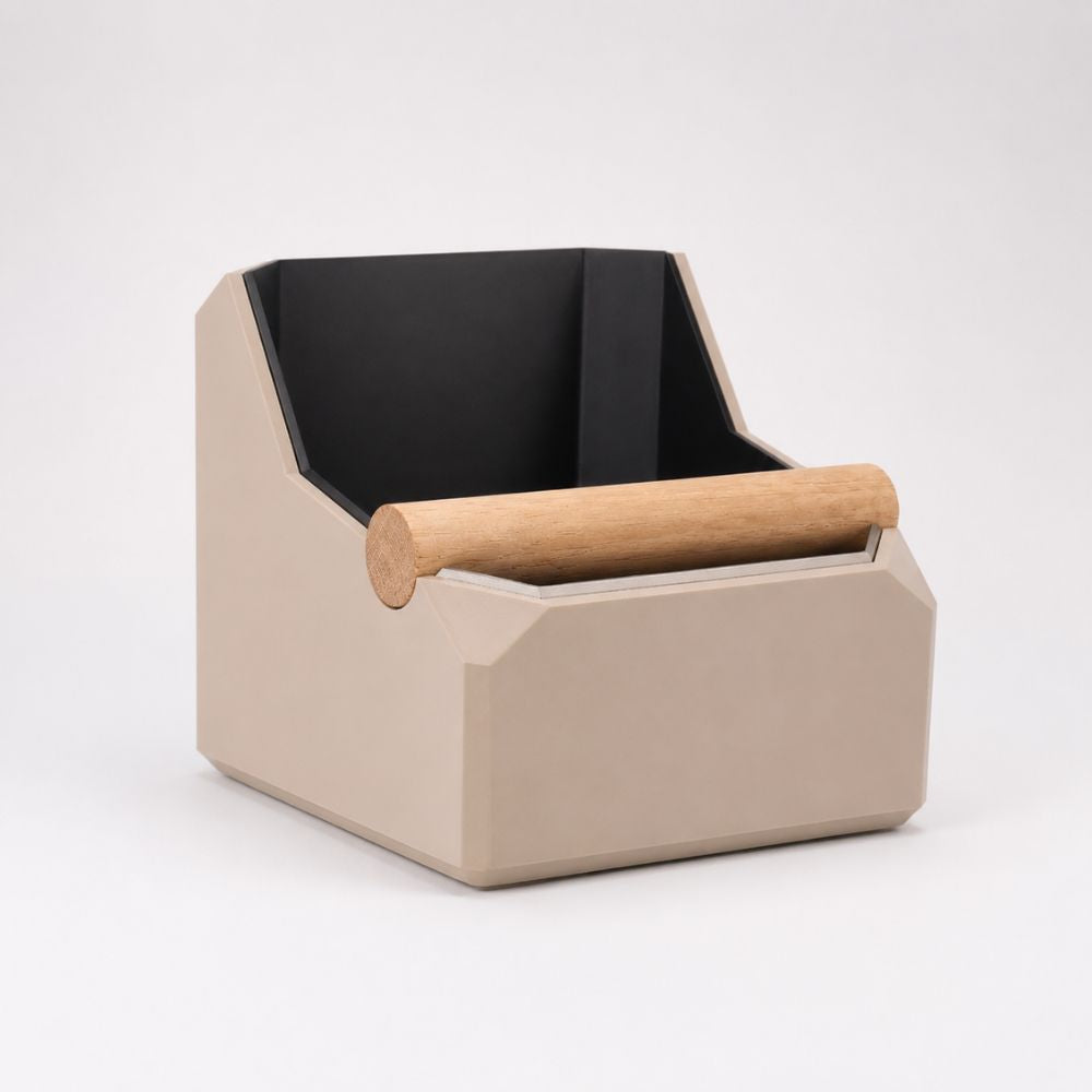 Square coffee knock box in latte brown with a real oak knock bar for espresso machine cleanup by KNOCDIC®.