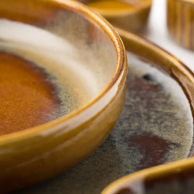 Glassware UK Murra Toffee Coupe Plate, 12-inch (30cm), elegant ceramic plate with a glossy toffee finish, perfect for serving.