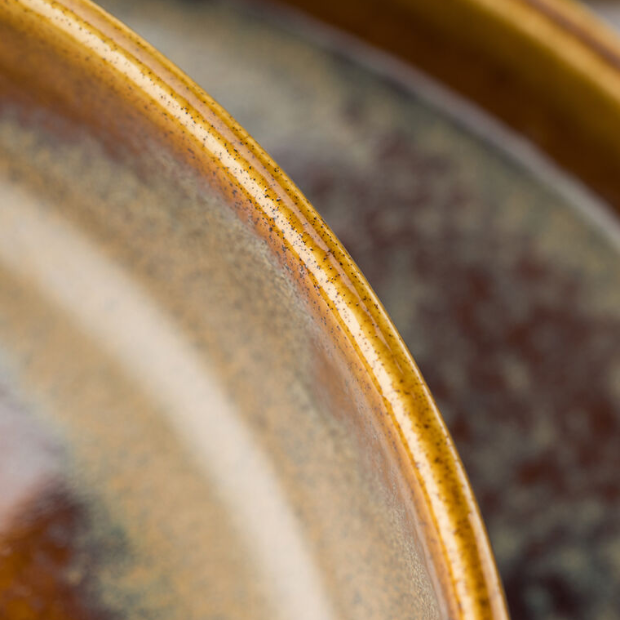 Glassware UK Murra Toffee Coupe Plate 9-inch (23cm) with a glossy toffee-colored finish and elegant curved design.