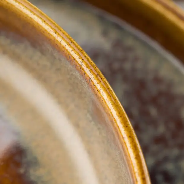 Glassware UK Murra Toffee Coupe Plate, 12-inch (30cm) elegant ceramic plate with a glossy toffee-colored finish.