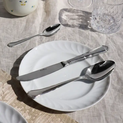Mirror polish Pintinox Settecento table knife from Glassware UK, showcasing a sleek stainless steel cutlery design.