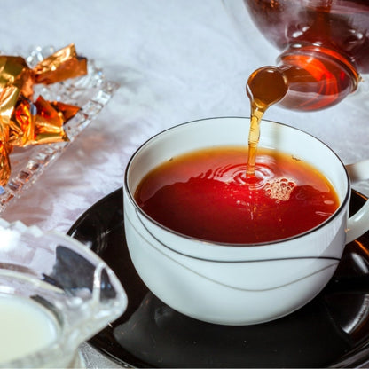 Luxury loose leaf tea gift box by Camellios featuring assorted tea and infusion blends in elegant packaging.