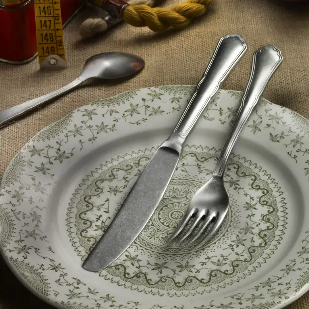 Stone-washed Pintinox Settecento table fork from Glassware UK, showcasing a sleek, durable cutlery design with a polished finish.