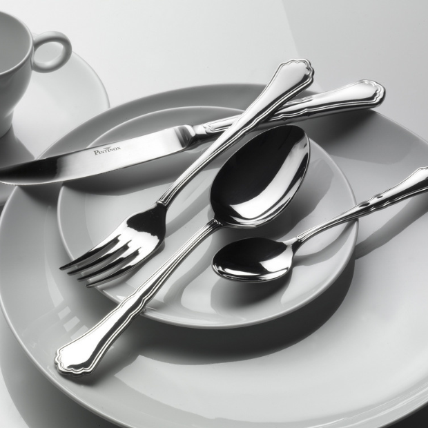 Mirror-polished Pintinox Settecento coffee spoon, elegant cutlery piece with a sleek, reflective finish on a white background.