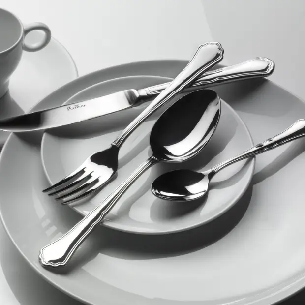 Glassware UK Pintinox Settecento table spoon in mirror polish, elegant cutlery with a sleek, reflective finish.