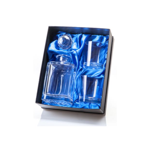 Glassware UK whisky 3-piece gift set with 0.8L bottles in a satin-lined presentation box, ideal for whisky lovers and gifts.
