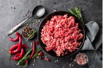 Prime Primrose Herd lean beef mince 500g in a clear plastic tray, showcasing fresh, finely ground beef ready for cooking.