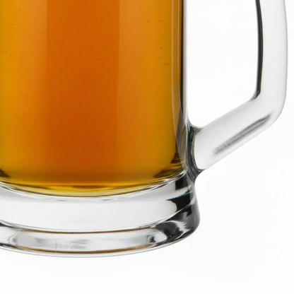 Close-up of a large clear glass tankard with straight sides and 670ml capacity, displaying a detailed view of the glassware.