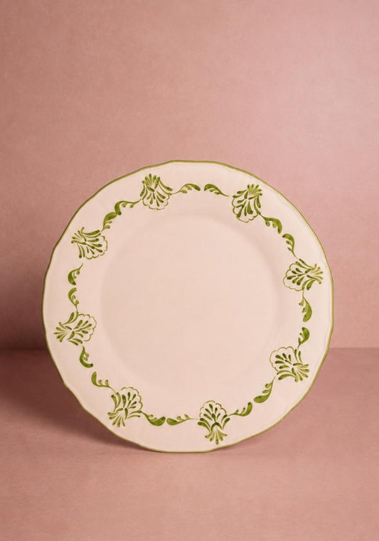 Casa by Josephine Jenno Cara Shell dinner plate set of 4 in green, showcasing elegant shell-inspired design and smooth ceramic surface.