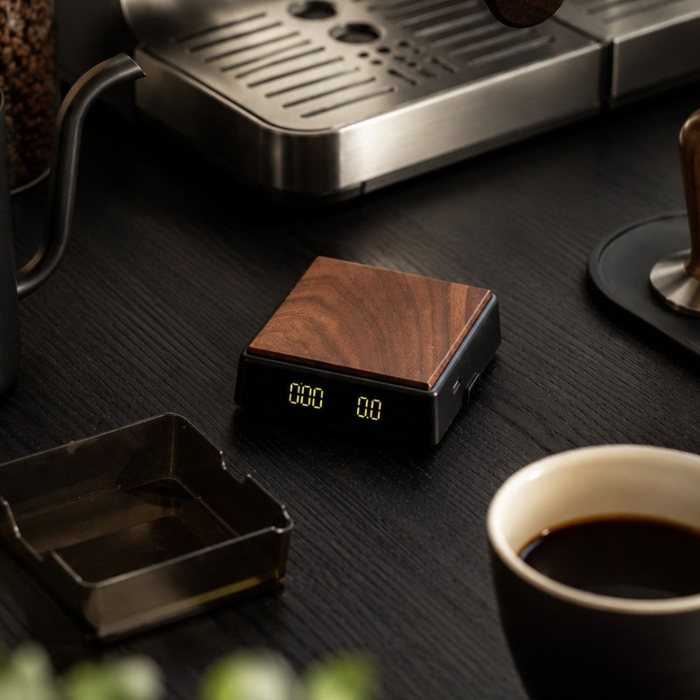 KNOCDIC® Mini coffee scale with timer for precise espresso measurement, featuring a sleek black design on a coffee setup.