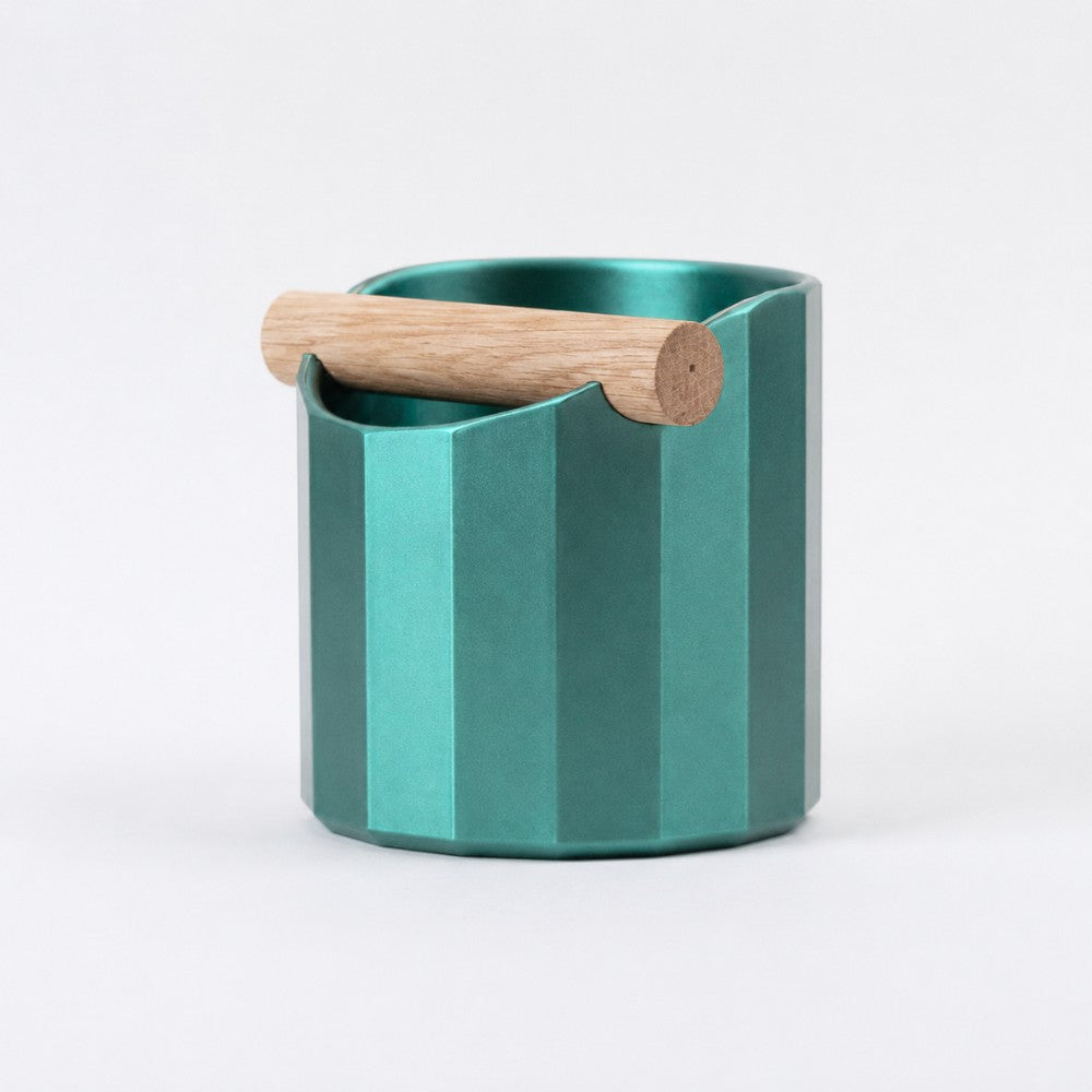 KNOCDIC® Facet Geometric Espresso Knock Box with metallic green finish and oak knock bar for coffee preparation.