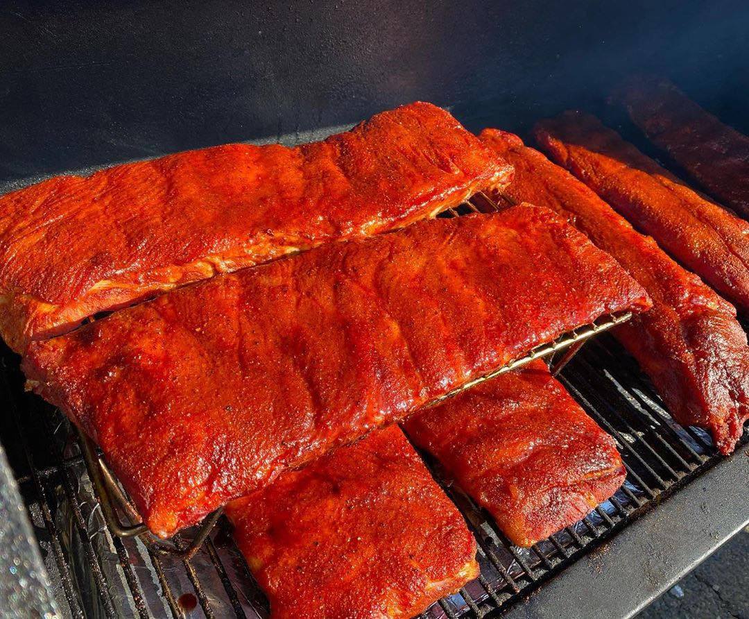 FireFly Barbecue BBQ Legend gift set featuring three sweet BBQ rubs with Memphis pig-themed packaging.