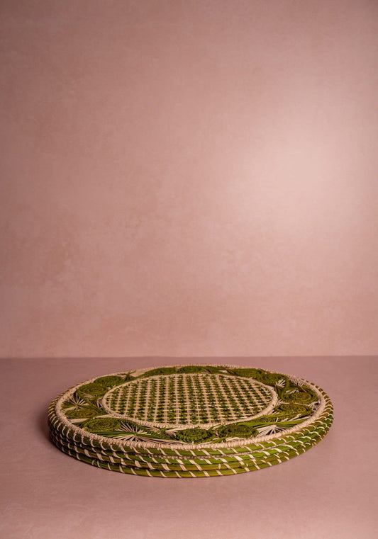 Set of four Casa by Josephine Jenno Atlántico Iraca woven placemats in olive green, showcasing intricate natural fiber design.