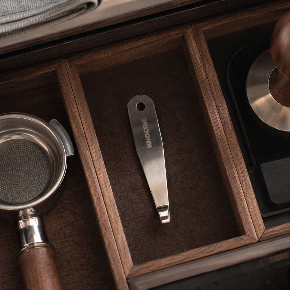 KNOCDIC® portafilter basket lifter tool for easy removal and storage of espresso portafilter baskets.