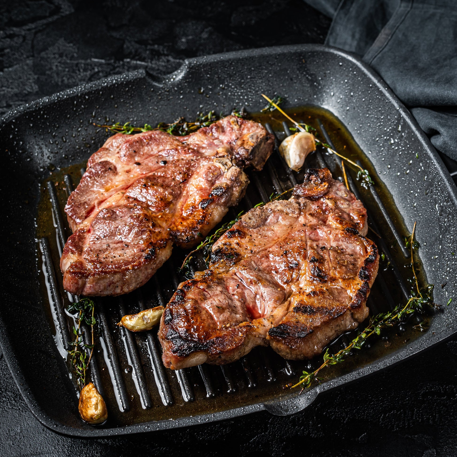Primrose Herd pork spare rib chops, 500g, showing raw pork shoulder rib cuts with marbling and bone-in detail.
