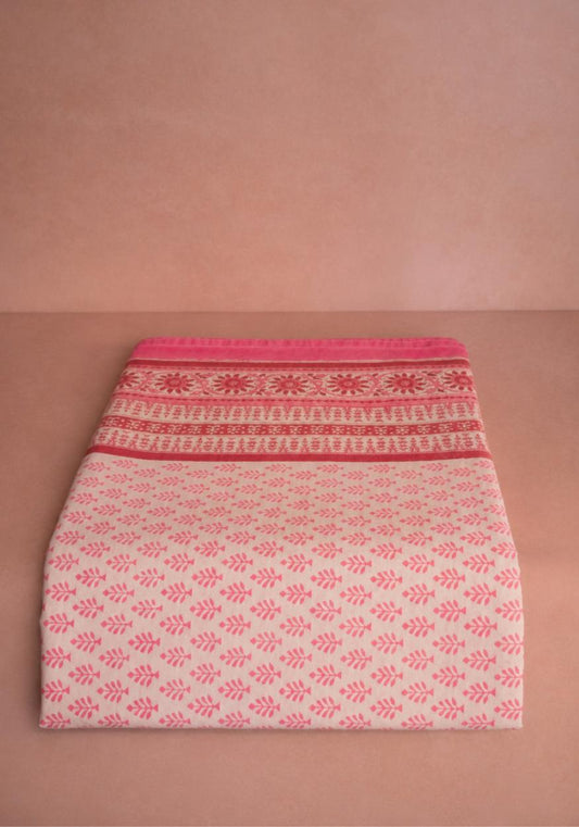 Casa by Josephine Jenno A Dream of Rose tablecloth in 180x270 cm with floral rose pattern on fabric.