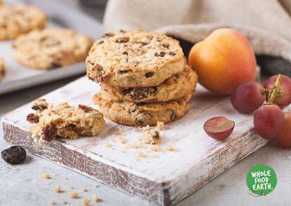 Californian Thompson Seedless Raisins, dried fruit by Whole Food Earth, GMO-free, vegan, dairy-free, no added sugar.