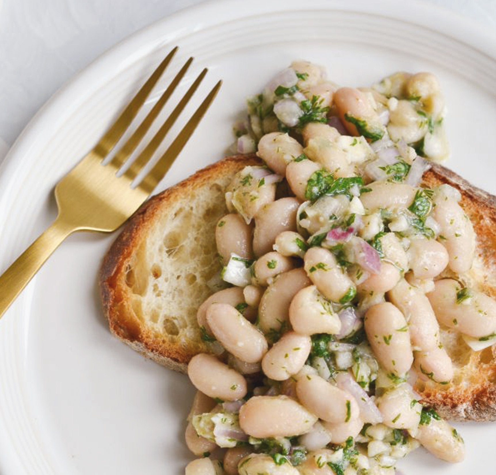 Whole Food Earth Cannellini Beans, GMO-free and vegan, in a bowl showcasing their creamy white appearance and smooth texture.