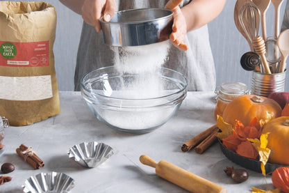 Organic Arrowroot powder from Whole Food Earth, a GMO-free and vegan specialty product for cooking and baking.