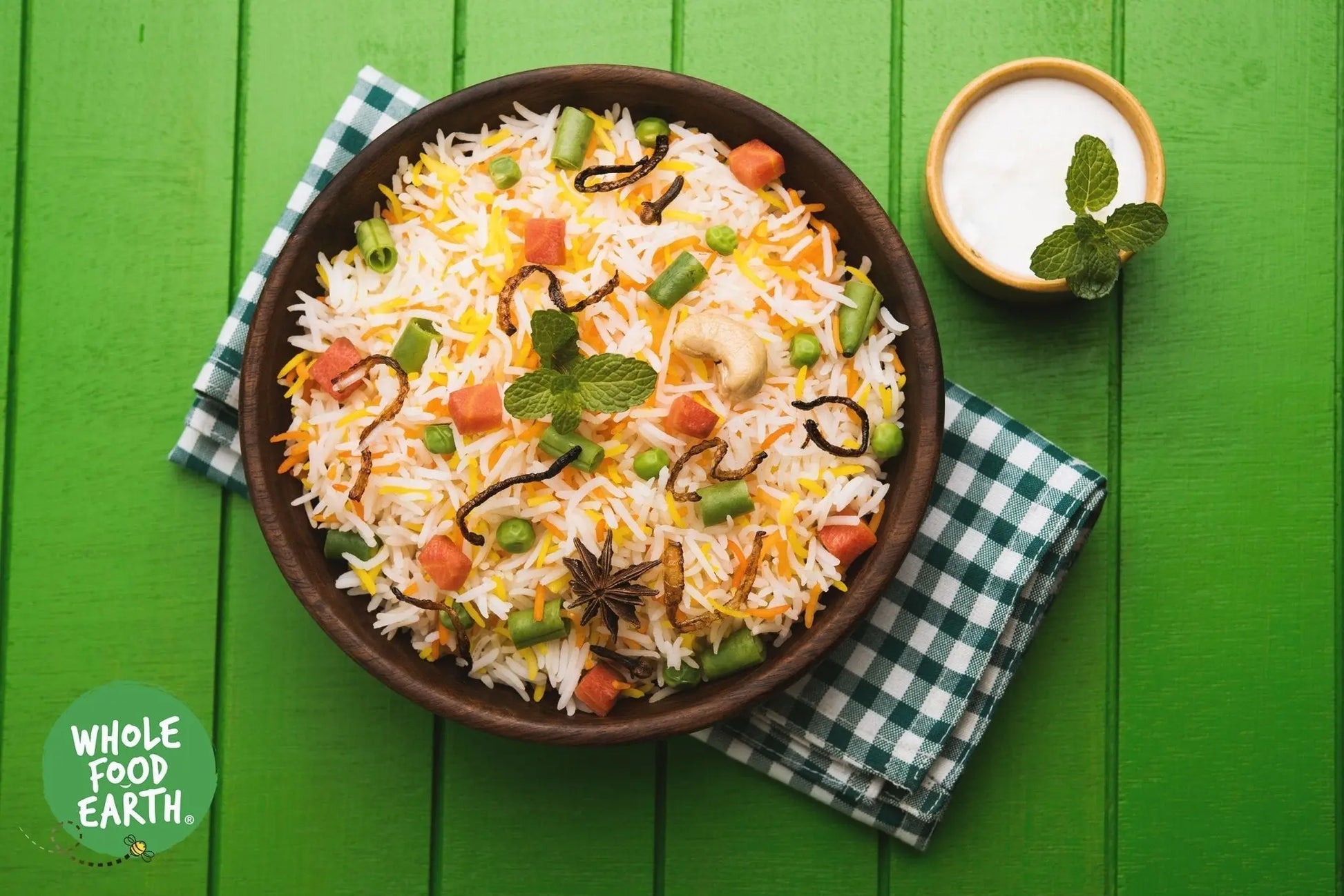Organic brown glutinous long rice from Whole Food Earth, raw, GMO-free, vegan, and eco-social certified rice grain.