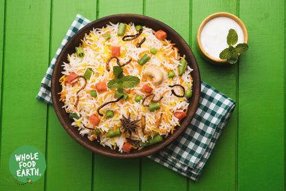 Organic brown glutinous long rice from Whole Food Earth, raw, GMO-free, vegan, and eco-social certified rice grain.