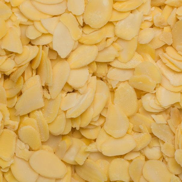 Organic flaked almonds from Whole Food Earth, GMO-free nuts and seeds, showing thin, light-colored almond flakes on a neutral background.