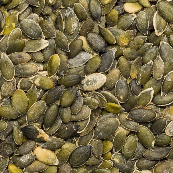 Raw organic pumpkin seeds from Whole Food Earth, GWS AA Austria, showing a close-up of green, textured pumpkin seeds in a bowl.