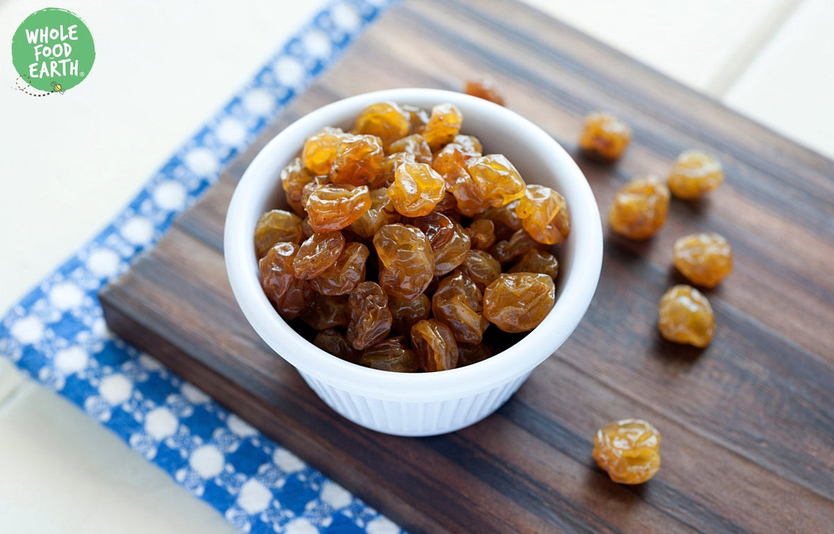 Dried Turkish sultanas from Whole Food Earth, GMO-free, vegan, dairy-free, no added sugar, showing plump golden sultanas in a bowl