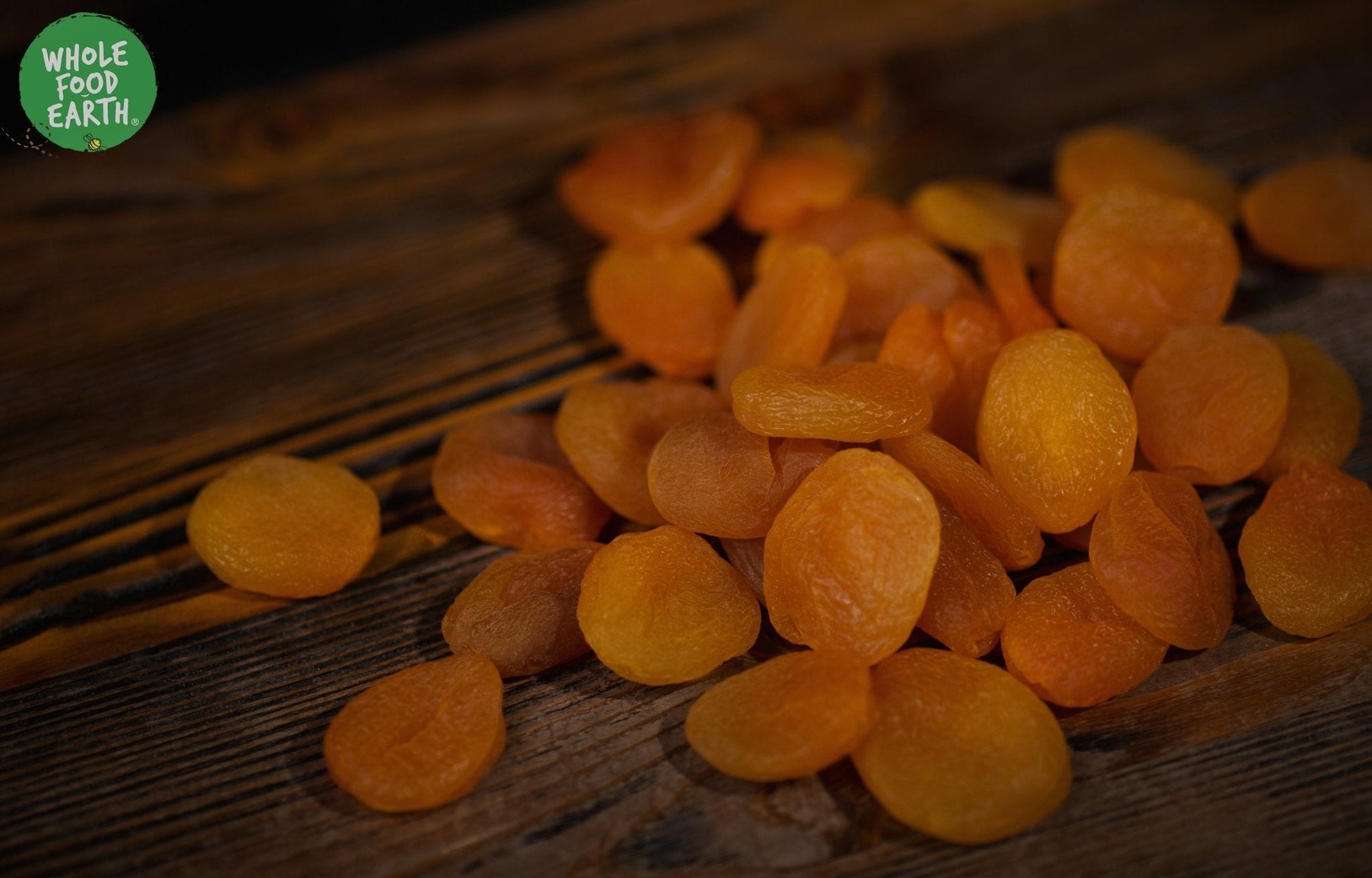 Dried medium apricots from Whole Food Earth, GMO-free, vegan, dairy-free, no added sugar, natural dried fruit.